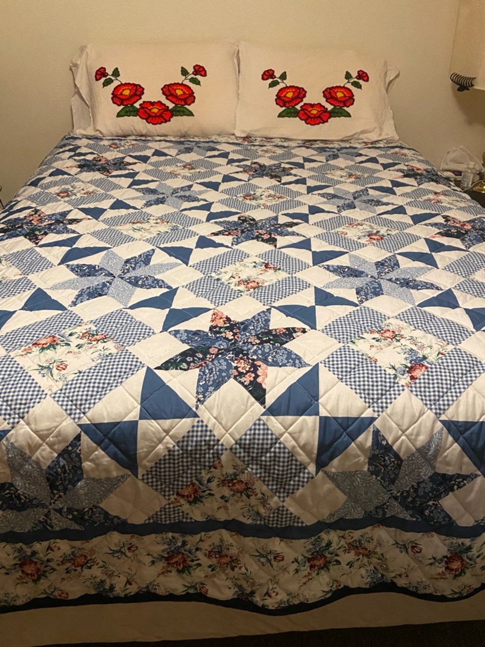 Blue and White Patchwork Star Quilt - Unbranded Sz, Approxi, 90”X82” Reversible